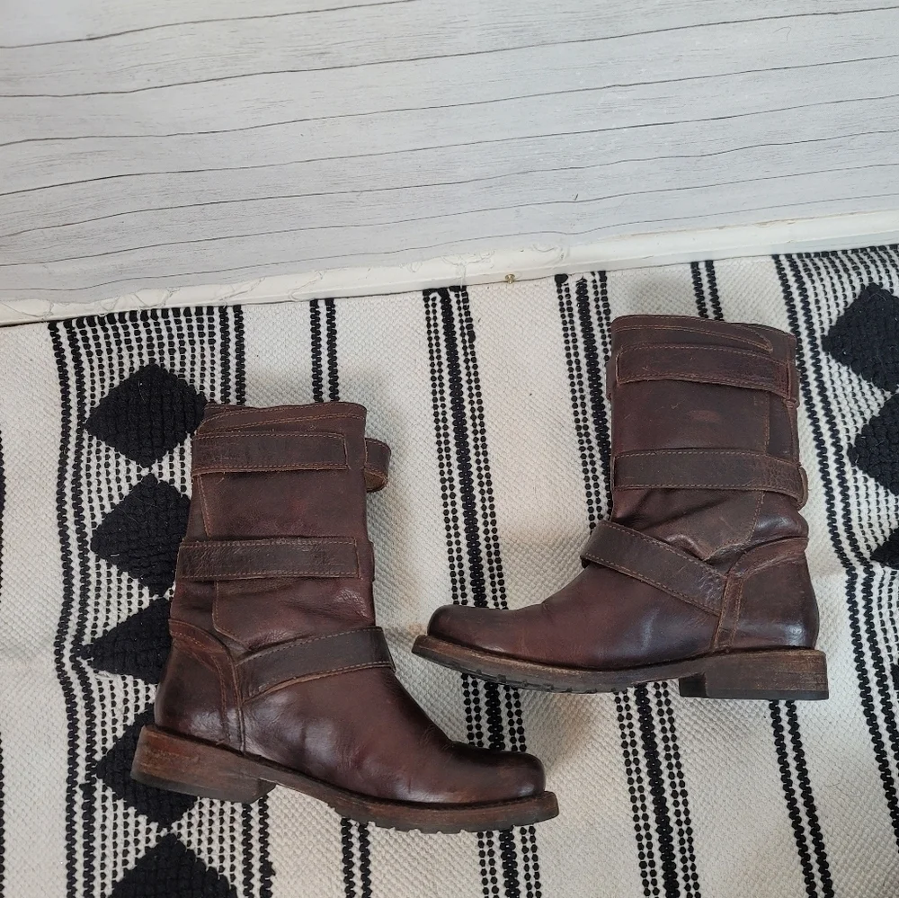 Freebird by Steven Tread Triple Buckle Moto Boots in Brown, Size 6 - Picture 9 of 14